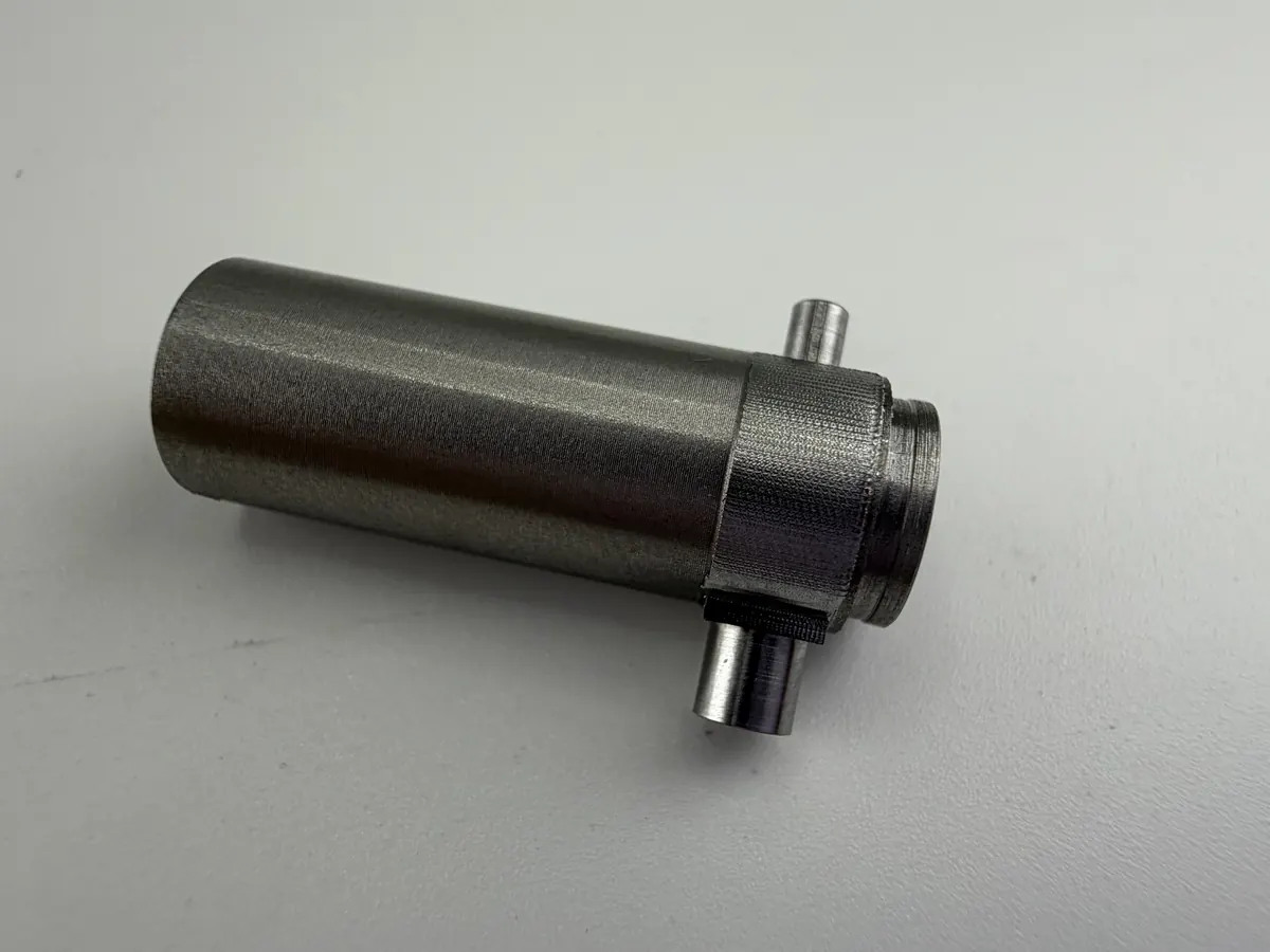 Turned SUS430 stainless motor housing with pressed-in cross pins