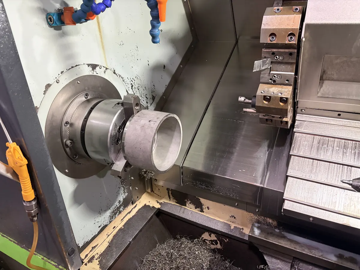 Ring on the dedicated fixture with the turning tool in position